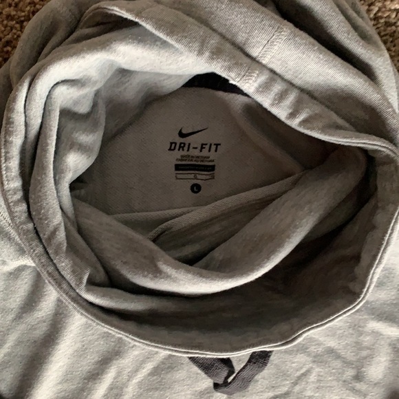 Nike sweater - Picture 2 of 2